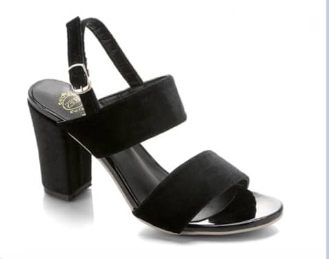 chaussure avec laniere