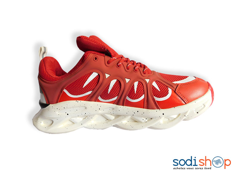 chaussure rouge et blanche