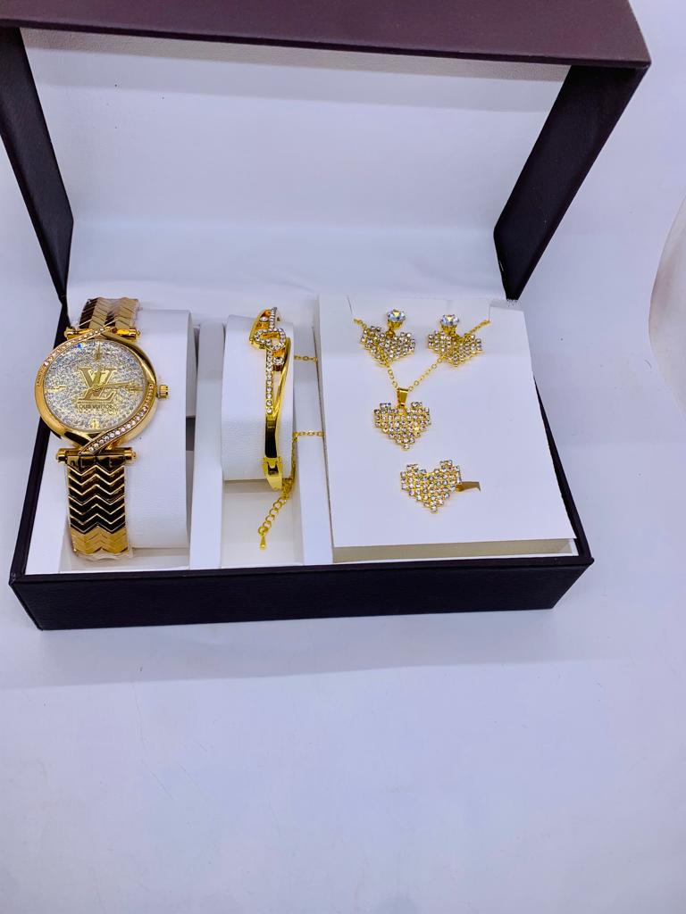 Coffret Cadeau Luis Vuitton- Montre + Collier et Accessoires Pour Femme  MOH00203 - Sodishop Guinée